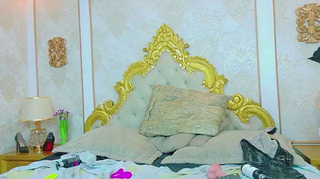 AnitaHeart live cam on StripChat