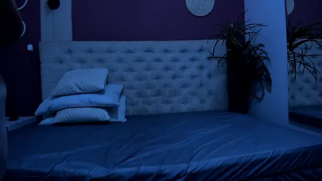 Miahchubby live cam on StripChat