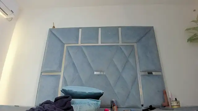 gigii79 (F teen) - show asshole close cam