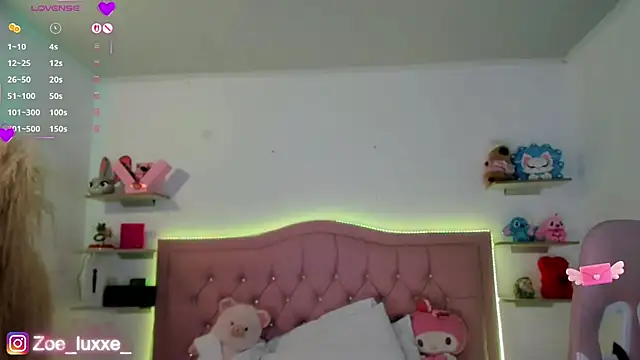Zoe_Luxxe_ live cam on StripChat