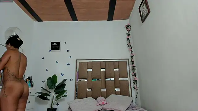 kendall-ewers live cam on StripChat