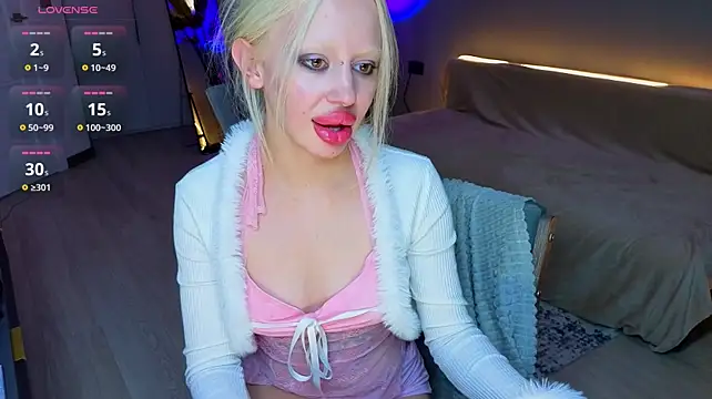 Luna_Beverly live cam on StripChat