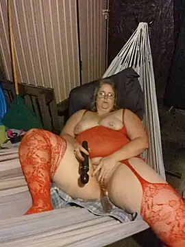 Uniquethickqueen live cam on StripChat