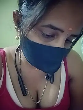 Tamil_Rani- live cam on StripChat