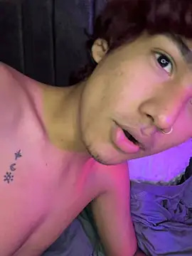 Oliverblossomm live cam on StripChat