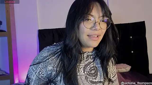 victoriia_thompson live cam on StripChat
