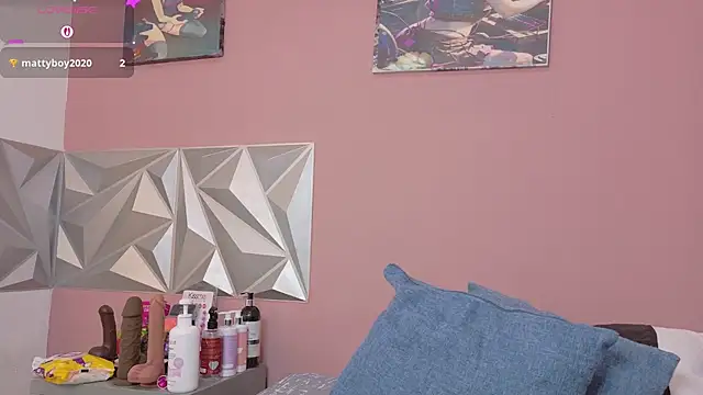 mia_gold_