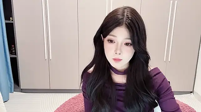 QOiio live cam on StripChat