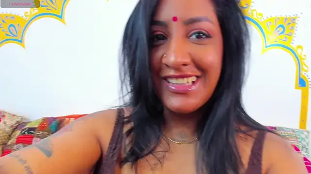 LadyNahir live cam on StripChat