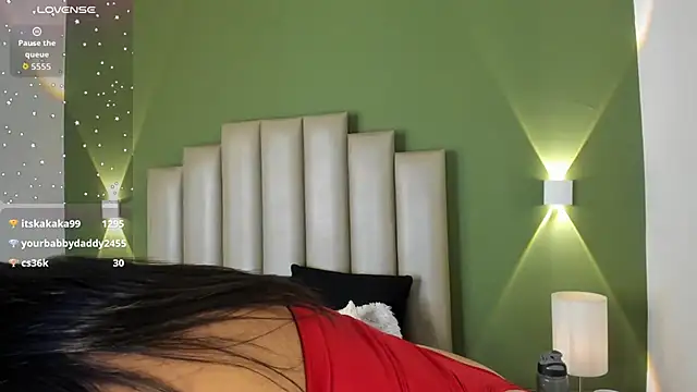 Emmawattsom live cam on StripChat