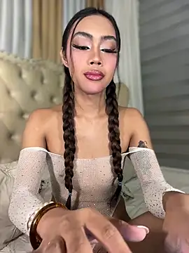 Innocent_yanixx69 live cam on StripChat