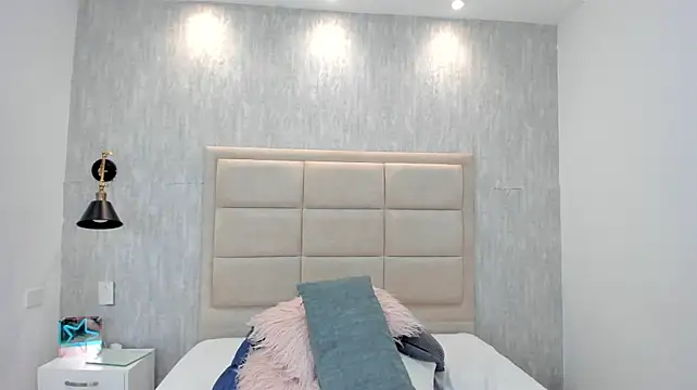 AriaaMoon_ live cam on StripChat
