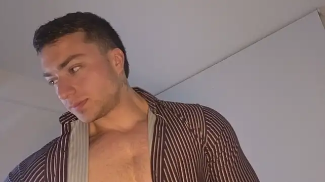 Benicio07 live cam on StripChat