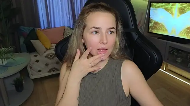 Mira_Mermayd live cam on StripChat