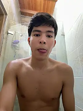 GoldenBenn live sex cam