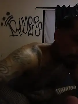 Cnutt310 live cam on StripChat