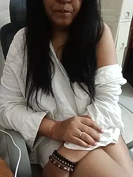 Urban_Queen live cam on StripChat
