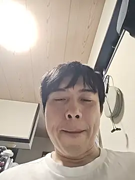 white-brief-boy live cam on StripChat