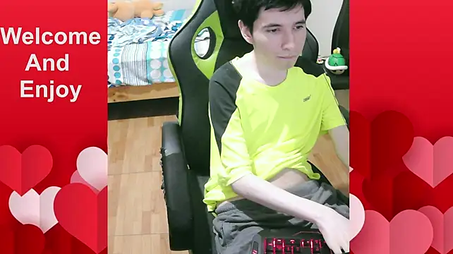 twink_martinboy (M young) - showing my fully hard dick