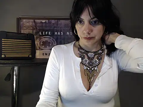 mickyta (F milf) - topples y ass baile sensual