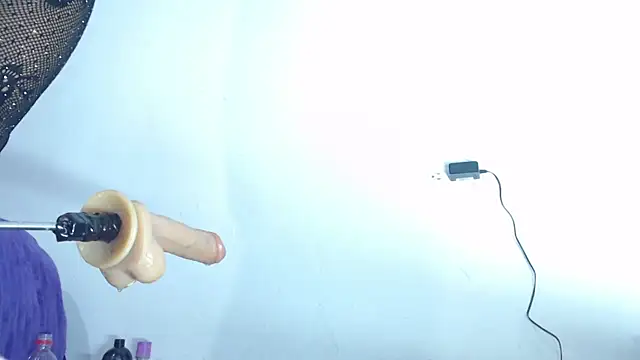 avaleri_cherry live cam on StripChat