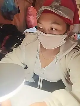 Hiha-nn live cam on StripChat