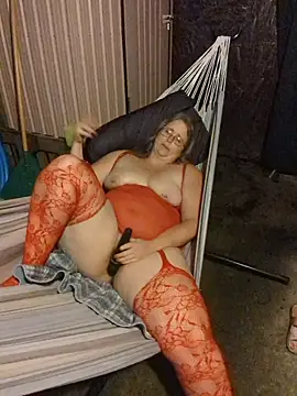 Uniquethickqueen live cam on StripChat