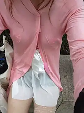 pink-mai live cam on StripChat