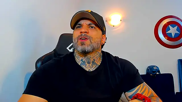 JoshRigby live cam on StripChat