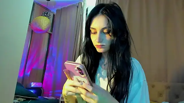 Lesyalisss live cam on StripChat