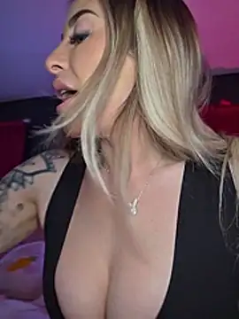 laurenlotus live cam on StripChat