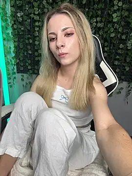 Eva_Kit live cam on StripChat