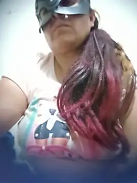 Saramilf36 live cam on StripChat