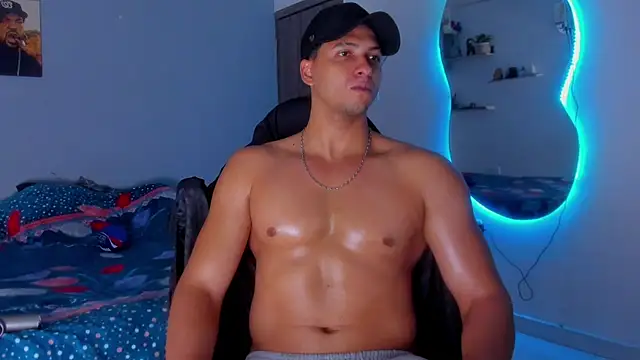 Kris_Khalifa69 live cam on StripChat
