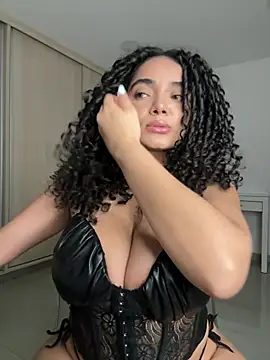 Curlyierr live cam