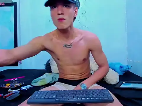 Kratos_22cm live cam on StripChat