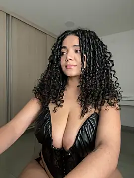 Curlyierr live cam