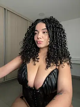 Curlyierr live cam