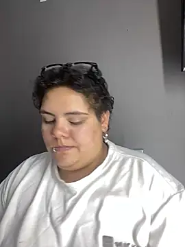 Hailey_Curvy