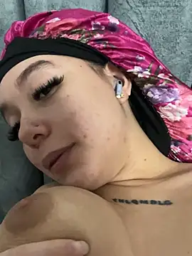 alaia_princess (F young) - Show ass
