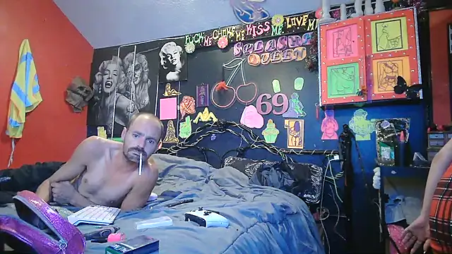daddyandsplashqueen (Ask my age) - Flash titties