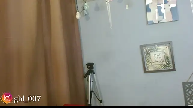 gaby_sant live cam on StripChat