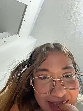 AliciaWhite_nt live cam on StripChat