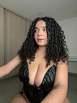 Curlyierr live cam on StripChat