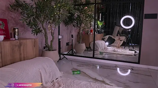 Serene_Sophiex