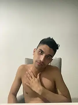 Camachito332 live cam on StripChat