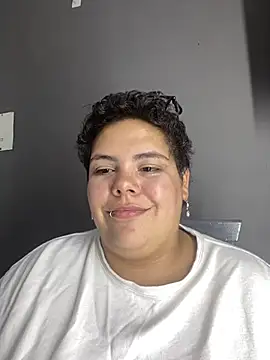 Hailey_Curvy