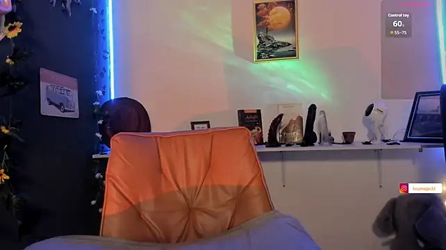 lucymagical1 (F young) - Ride dildo pussy hard