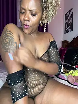 Scorpio5queen live cam on StripChat