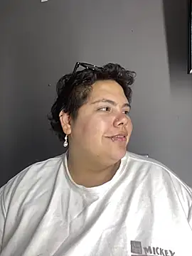 Hailey_Curvy